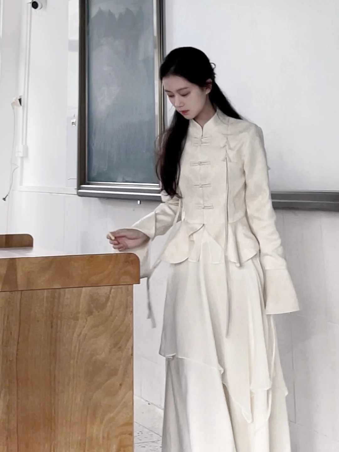 Cô giáo Mỹ thuật đang hot nhất TikTok: Mặt đã xinh, style đi dạy còn đỉnh hơn!- Ảnh 13. Cô giáo Mỹ thuật đang hot nhất TikTok: Mặt đã xinh, style đi dạy còn đỉnh hơn!- Ảnh 13.