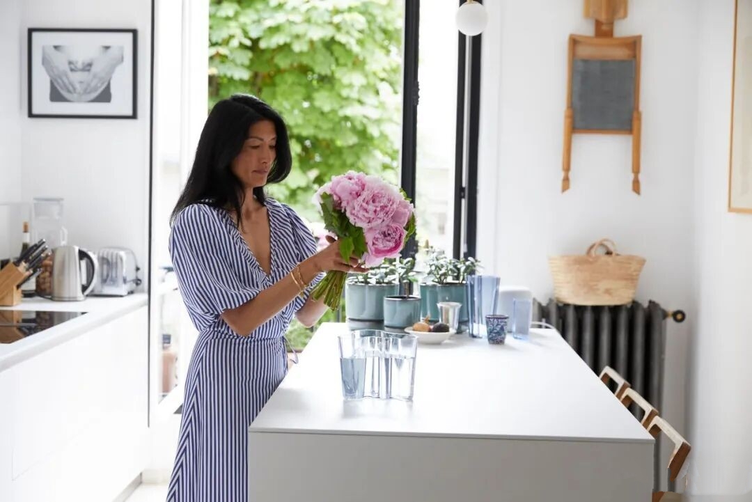 "Nàng dâu nhà Givenchy" phiên bản trung niên mới: 52 tuổi "khởi động" lại đời mình và bùng nổ thành siêu mẫu hạng A- Ảnh 13. "Nàng dâu nhà Givenchy" phiên bản trung niên mới: 52 tuổi "khởi động" lại đời mình và bùng nổ thành siêu mẫu hạng A- Ảnh 13.