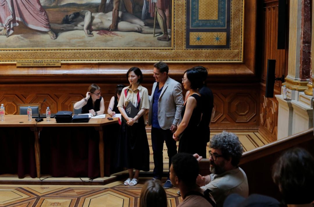 Sống một mình giữa ngôi nhà 350m2 đầy hơi ấm cùng Einstein, nữ nghệ sĩ 35 tuổi nhắn nhủ: Tự do không phải là bỏ đi mọi ràng buộc mà là...- Ảnh 9.