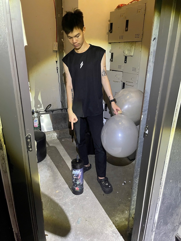 Công an TP HCM bắt chủ quán bar Destiny- Ảnh 2. Công an TP HCM bắt chủ quán bar Destiny- Ảnh 2.