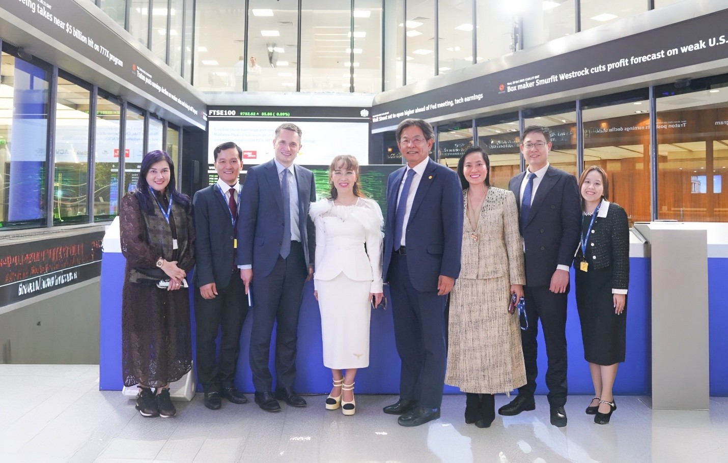 Lãnh đạo HDBank thăm Sàn giao dịch chứng khoán London dịp Tổng Bí thư thăm chính thức Vương quốc Anh- Ảnh 3. Lãnh đạo HDBank thăm Sàn giao dịch chứng khoán London dịp Tổng Bí thư thăm chính thức Vương quốc Anh- Ảnh 3.