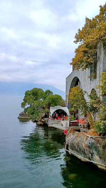 Nữ nghệ sĩ 30 năm không ăn cơm sở hữu biệt thự  Nữ nghệ sĩ 30 năm không ăn cơm sở hữu biệt thự