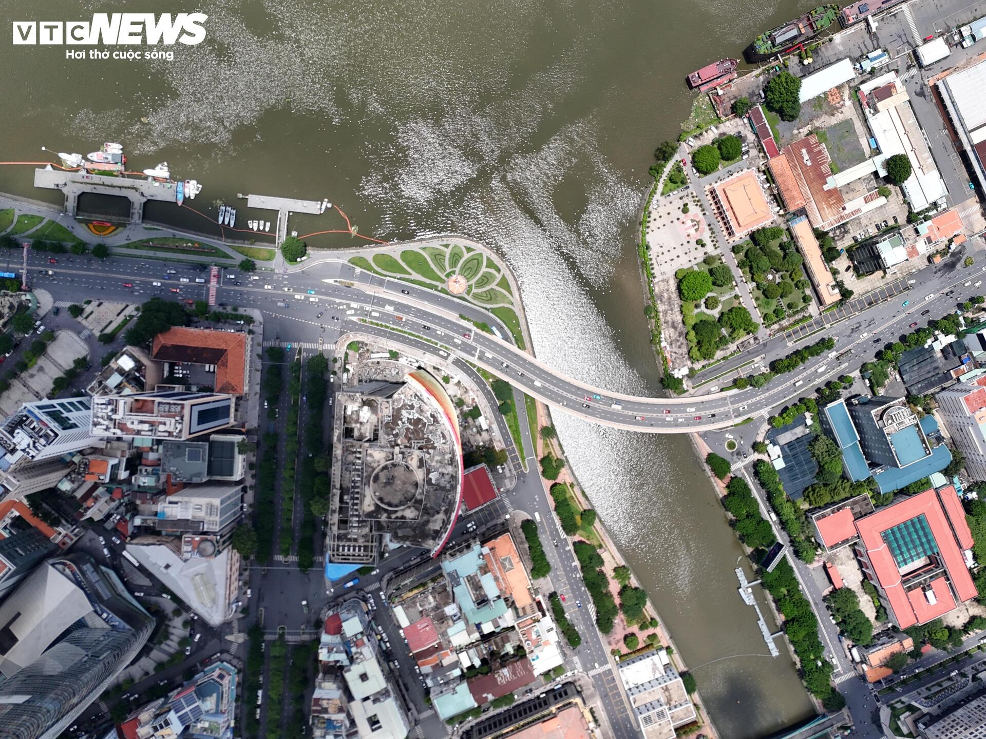 Người dân mong ngóng ngày mở rộng 'tuyến đường ùn tắc nhất TP.HCM'- Ảnh 6. Người dân mong ngóng ngày mở rộng 'tuyến đường ùn tắc nhất TP.HCM'- Ảnh 6.