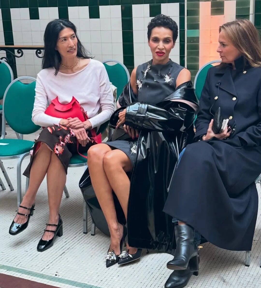 "Nàng dâu nhà Givenchy" phiên bản trung niên mới: 52 tuổi "khởi động" lại đời mình và bùng nổ thành siêu mẫu hạng A- Ảnh 16. "Nàng dâu nhà Givenchy" phiên bản trung niên mới: 52 tuổi "khởi động" lại đời mình và bùng nổ thành siêu mẫu hạng A- Ảnh 16.