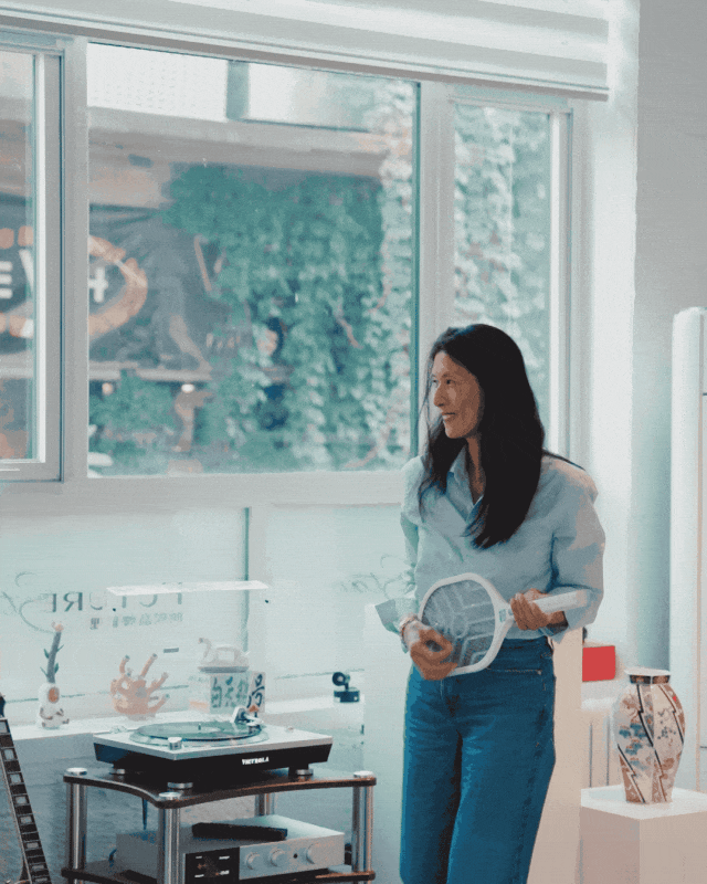 "Nàng dâu nhà Givenchy" phiên bản trung niên mới: 52 tuổi "khởi động" lại đời mình và bùng nổ thành siêu mẫu hạng A- Ảnh 19. "Nàng dâu nhà Givenchy" phiên bản trung niên mới: 52 tuổi "khởi động" lại đời mình và bùng nổ thành siêu mẫu hạng A- Ảnh 19.