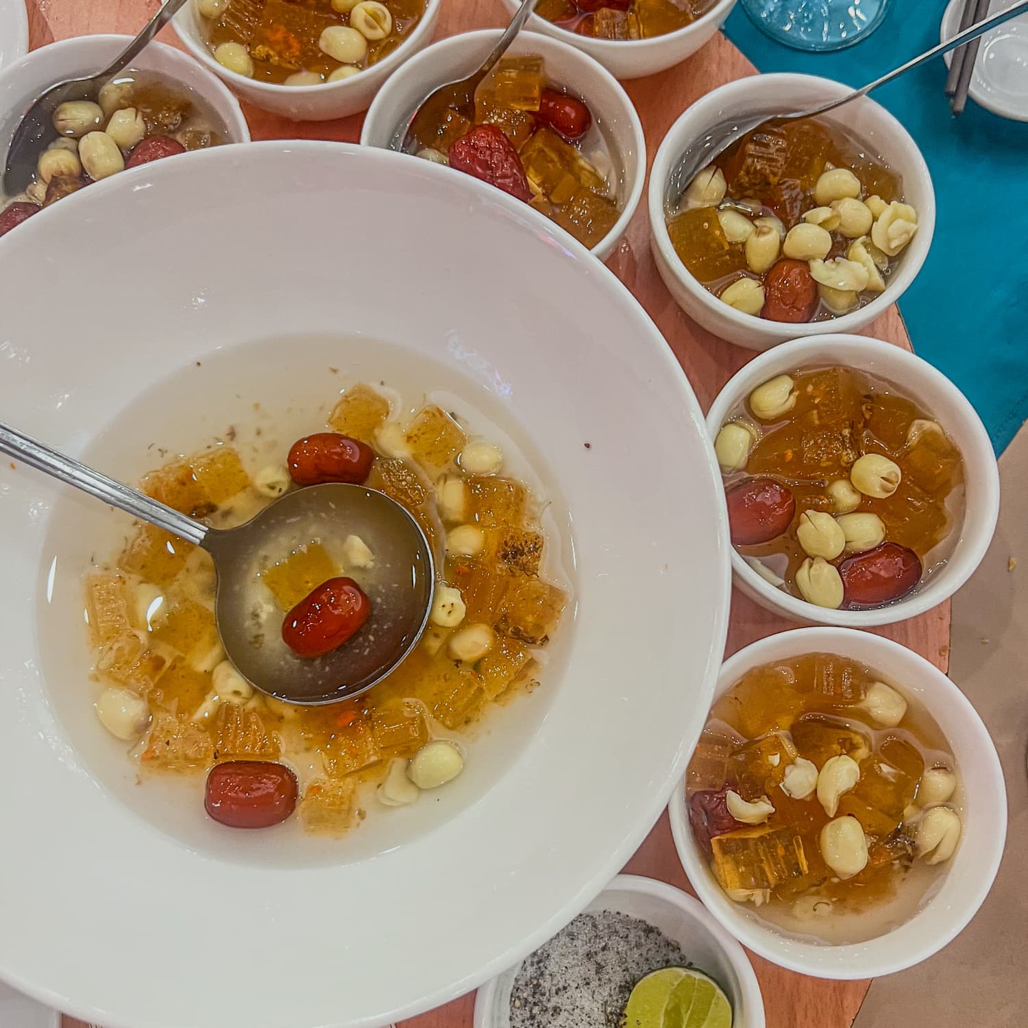 5 món tráng miệng của Việt Nam được khách Tây khen nức nở: Có món người Việt chưa nghe tên bao giờ- Ảnh 5. 5 món tráng miệng của Việt Nam được khách Tây khen nức nở: Có món người Việt chưa nghe tên bao giờ- Ảnh 5.