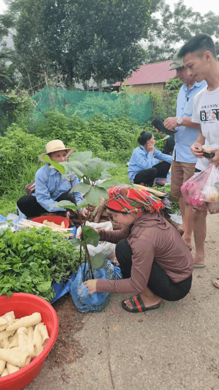 Nông sản độc lạ ở chợ phiên vùng cao: Không chỉ có măng khô, cua đá, đuông cọ... mà còn có cả "vàng đen" Tây Bắc- Ảnh 13.