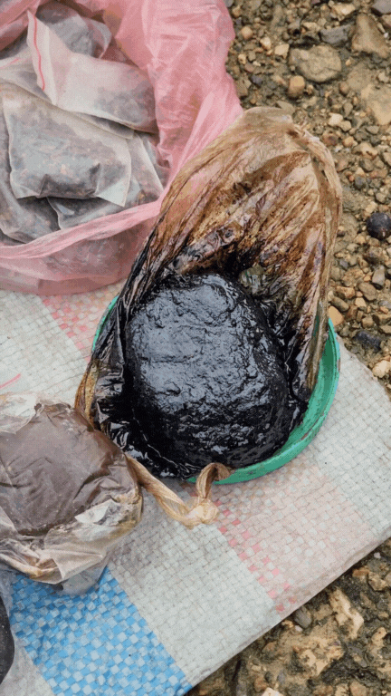 Nông sản độc lạ ở chợ phiên vùng cao: Không chỉ có măng khô, cua đá, đuông cọ... mà còn có cả "vàng đen" Tây Bắc- Ảnh 10.