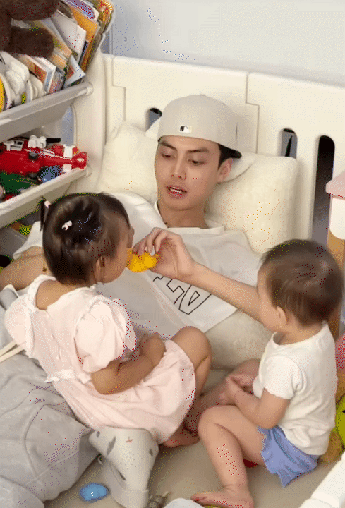 Cho con học trường quốc tế với học phí 400 triệu/năm, bố bỉm Tuấn Dương Cho con học trường quốc tế với học phí 400 triệu/năm, bố bỉm Tuấn Dương