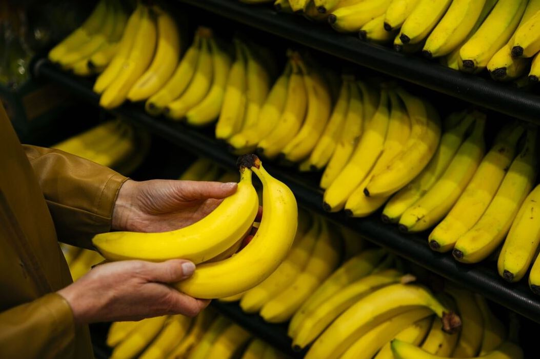 Mất 45 năm tôi mới biết cách chọn chuối ngon nhất siêu thị - không phải dựa vào màu sắc- Ảnh 1. Mất 45 năm tôi mới biết cách chọn chuối ngon nhất siêu thị - không phải dựa vào màu sắc- Ảnh 1.