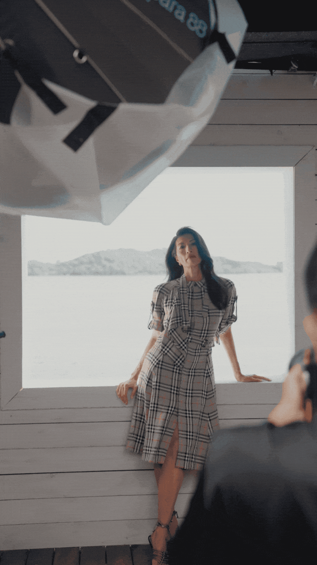 "Nàng dâu nhà Givenchy" phiên bản trung niên mới: 52 tuổi "khởi động" lại đời mình và bùng nổ thành siêu mẫu hạng A- Ảnh 10. "Nàng dâu nhà Givenchy" phiên bản trung niên mới: 52 tuổi "khởi động" lại đời mình và bùng nổ thành siêu mẫu hạng A- Ảnh 10.