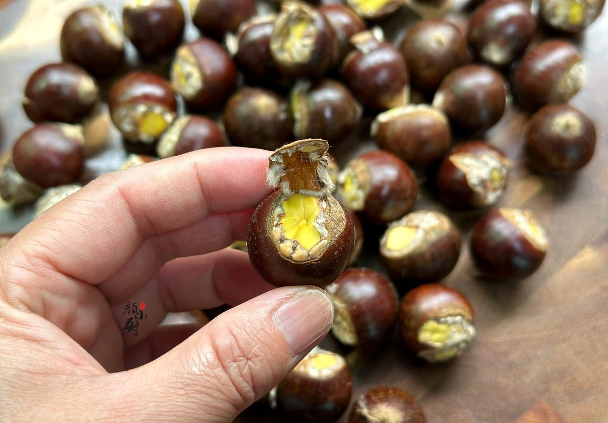 Bí quyết cấp đông hạt dẻ chuẩn bếp nhà: Lấy ra nấu ngay, dẻo bùi như mới bóc, trữ một lần ăn ngon tới Tết- Ảnh 3. Bí quyết cấp đông hạt dẻ chuẩn bếp nhà: Lấy ra nấu ngay, dẻo bùi như mới bóc, trữ một lần ăn ngon tới Tết- Ảnh 3.