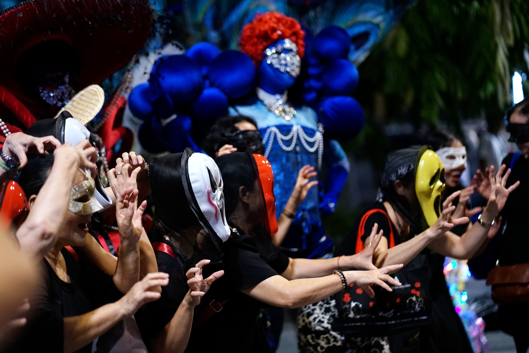 Video: Giới trẻ TP.HCM chi tới 10 triệu/người để hoá trang Halloween- Ảnh 9. Video: Giới trẻ TP.HCM chi tới 10 triệu/người để hoá trang Halloween- Ảnh 9.