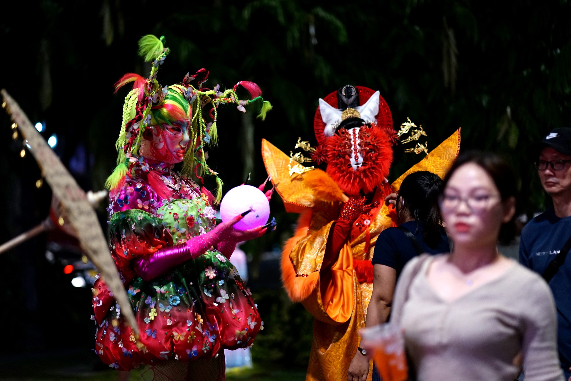 Video: Giới trẻ TP.HCM chi tới 10 triệu/người để hoá trang Halloween- Ảnh 3. Video: Giới trẻ TP.HCM chi tới 10 triệu/người để hoá trang Halloween- Ảnh 3.