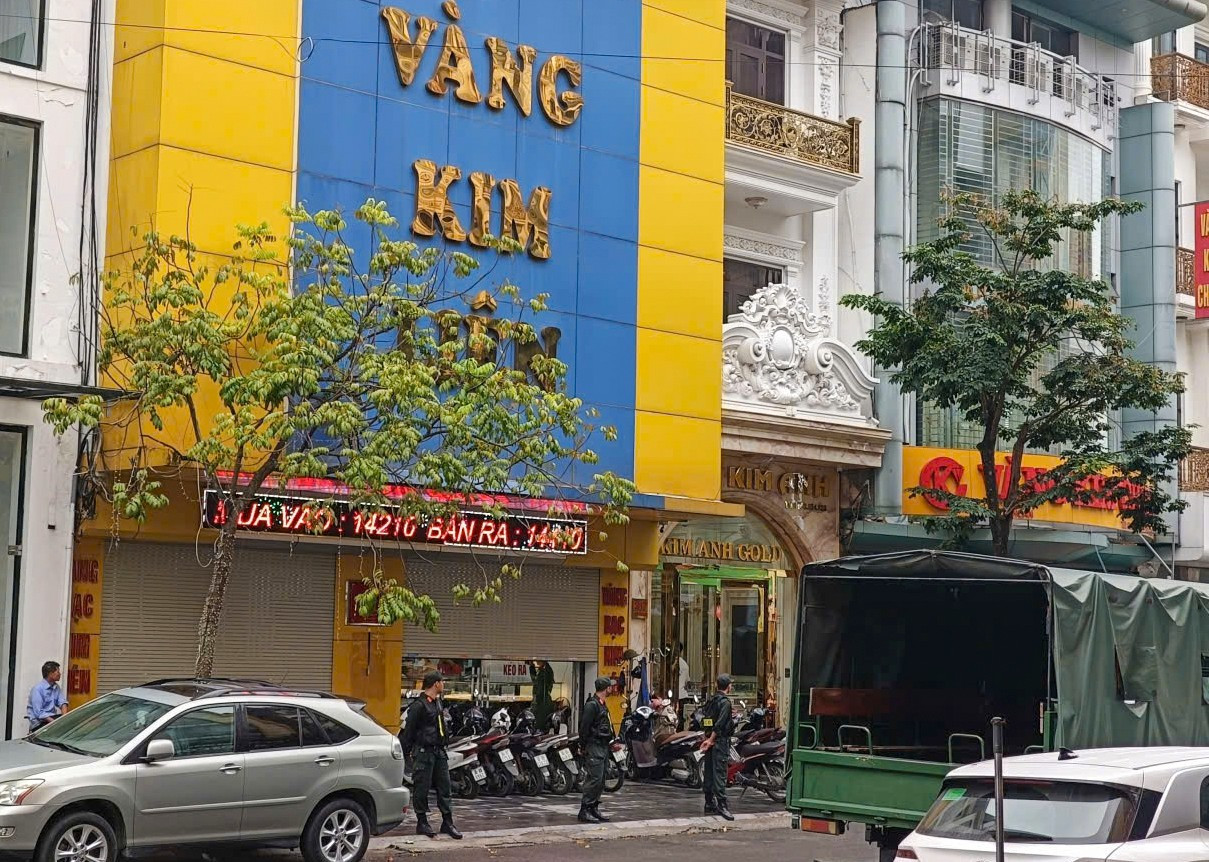 Đồng loạt khám xét một số tiệm vàng ở Thanh Hóa- Ảnh 2. Đồng loạt khám xét một số tiệm vàng ở Thanh Hóa- Ảnh 2.