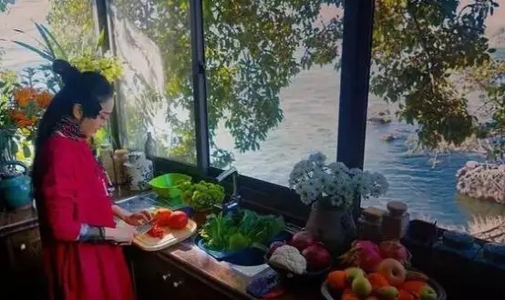 Nữ nghệ sĩ 30 năm không ăn cơm sở hữu biệt thự  Nữ nghệ sĩ 30 năm không ăn cơm sở hữu biệt thự