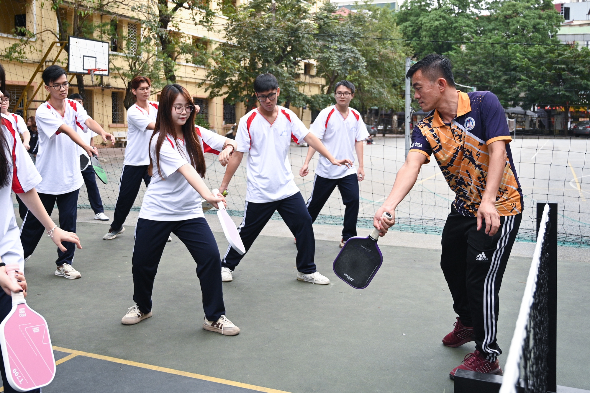 Không đâu sướng bằng ở NEU: Pickleball trở thành môn học thể chất, sinh viên tranh nhau đăng ký- Ảnh 6.