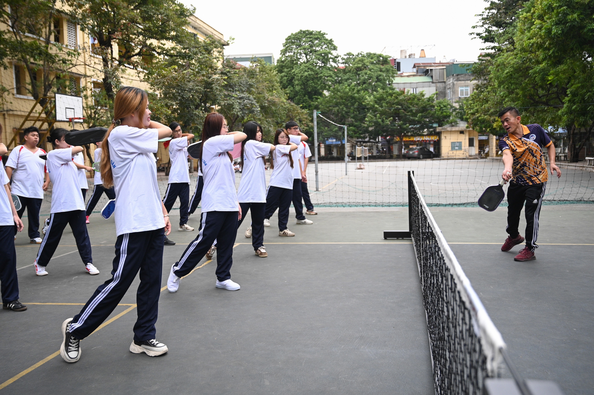 Không đâu sướng bằng ở NEU: Pickleball trở thành môn học thể chất, sinh viên tranh nhau đăng ký- Ảnh 2.
