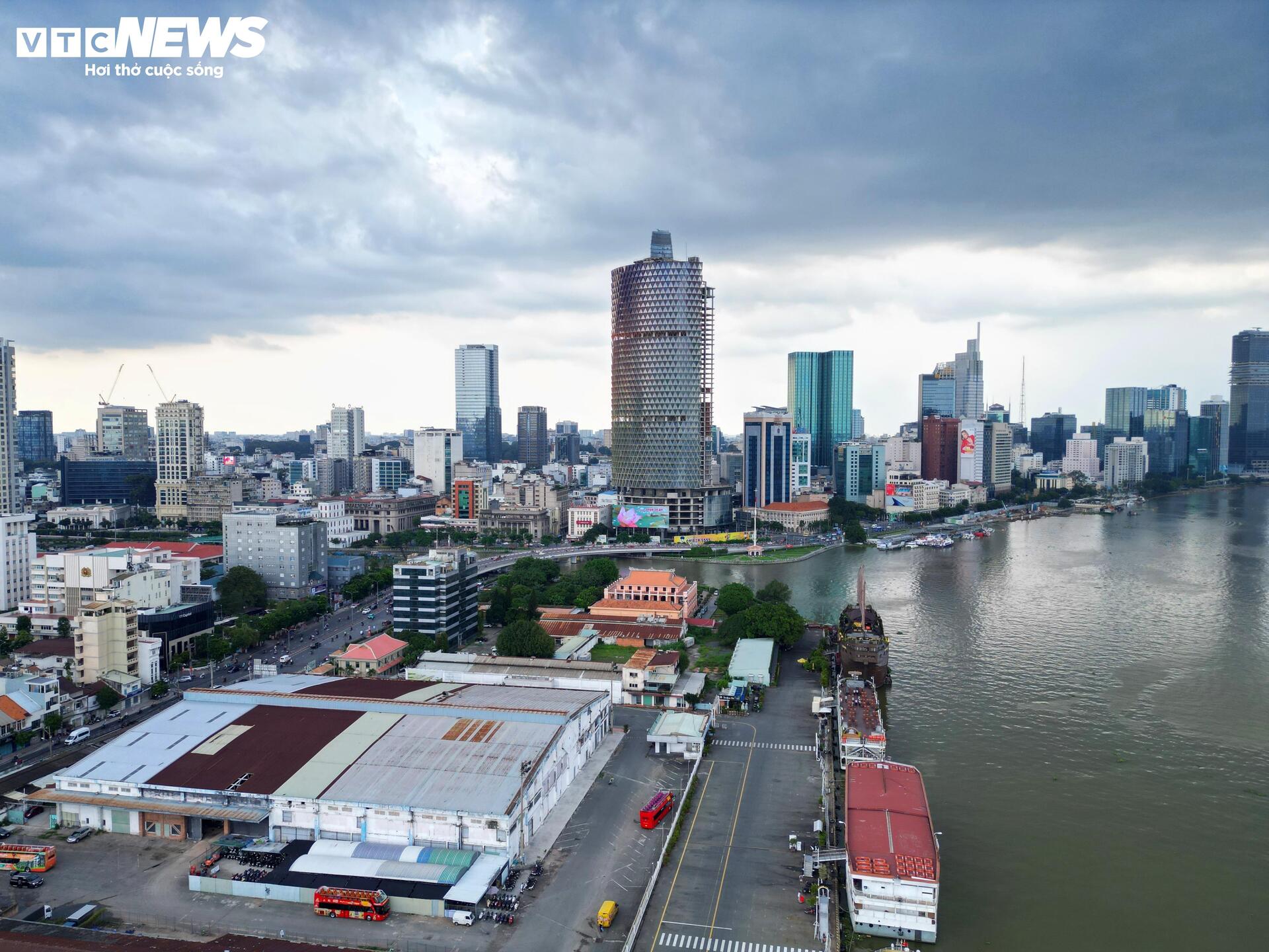 Người dân mong ngóng ngày mở rộng 'tuyến đường ùn tắc nhất TP.HCM'- Ảnh 4. Người dân mong ngóng ngày mở rộng 'tuyến đường ùn tắc nhất TP.HCM'- Ảnh 4.