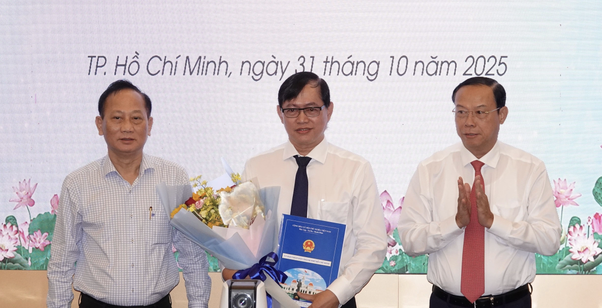 UBND TP HCM điều động, bổ nhiệm nhiều cán bộ lãnh đạo- Ảnh 2. UBND TP HCM điều động, bổ nhiệm nhiều cán bộ lãnh đạo- Ảnh 2.