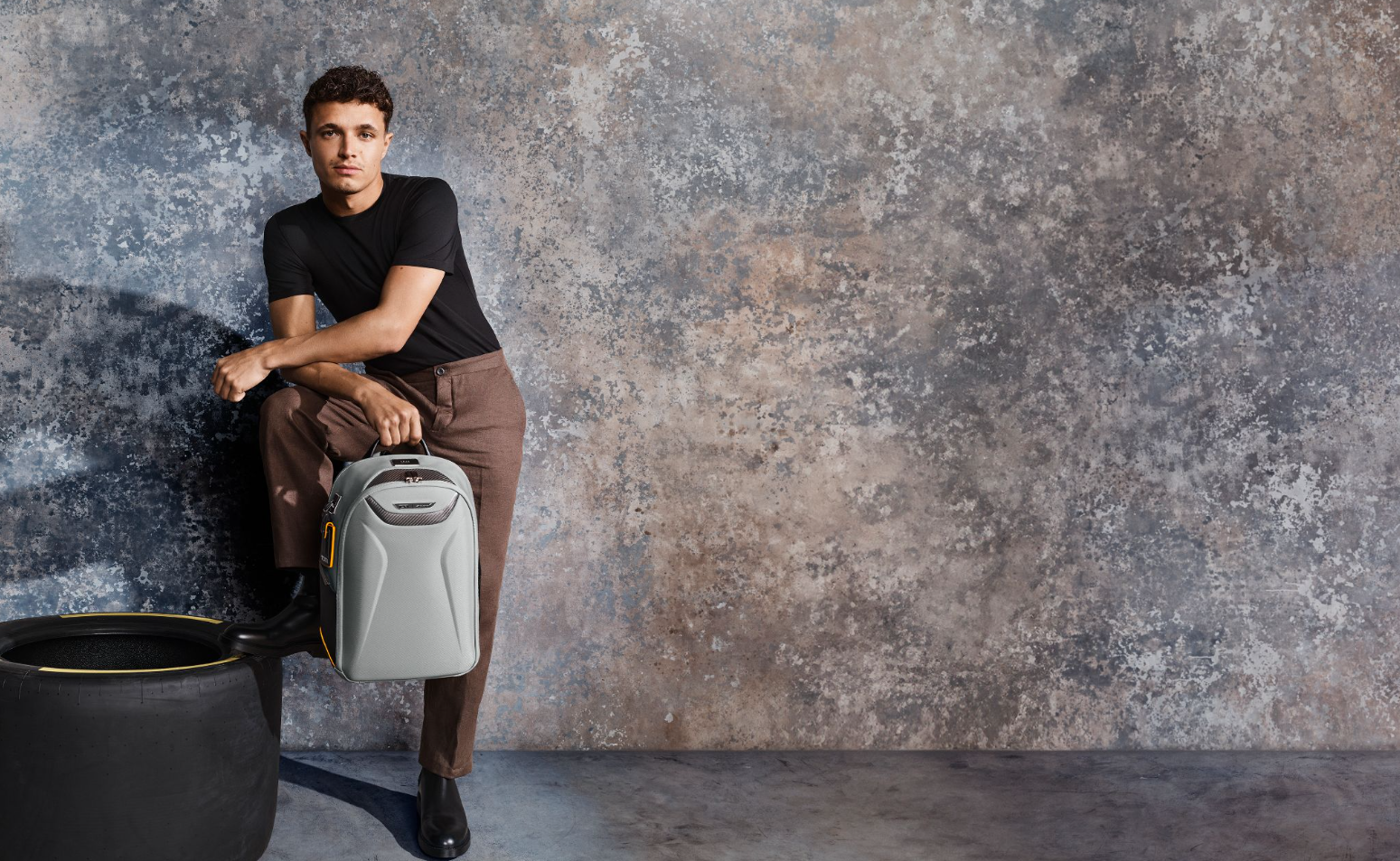 Cuộc “hội ngộ” không ngờ của golfer số 1 thế giới và huyền thoại đua xe F1 trong chiến dịch đặc biệt- Ảnh 2. Cuộc “hội ngộ” không ngờ của golfer số 1 thế giới và huyền thoại đua xe F1 trong chiến dịch đặc biệt- Ảnh 2.