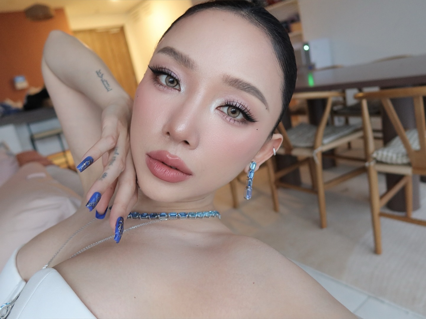 Tóc Tiên hé lộ góc sống mới: Bộ ghế “đắt giá” biến căn hộ thành không gian nghệ thuật giữa TP HCM- Ảnh 1. Tóc Tiên hé lộ góc sống mới: Bộ ghế “đắt giá” biến căn hộ thành không gian nghệ thuật giữa TP HCM- Ảnh 1.