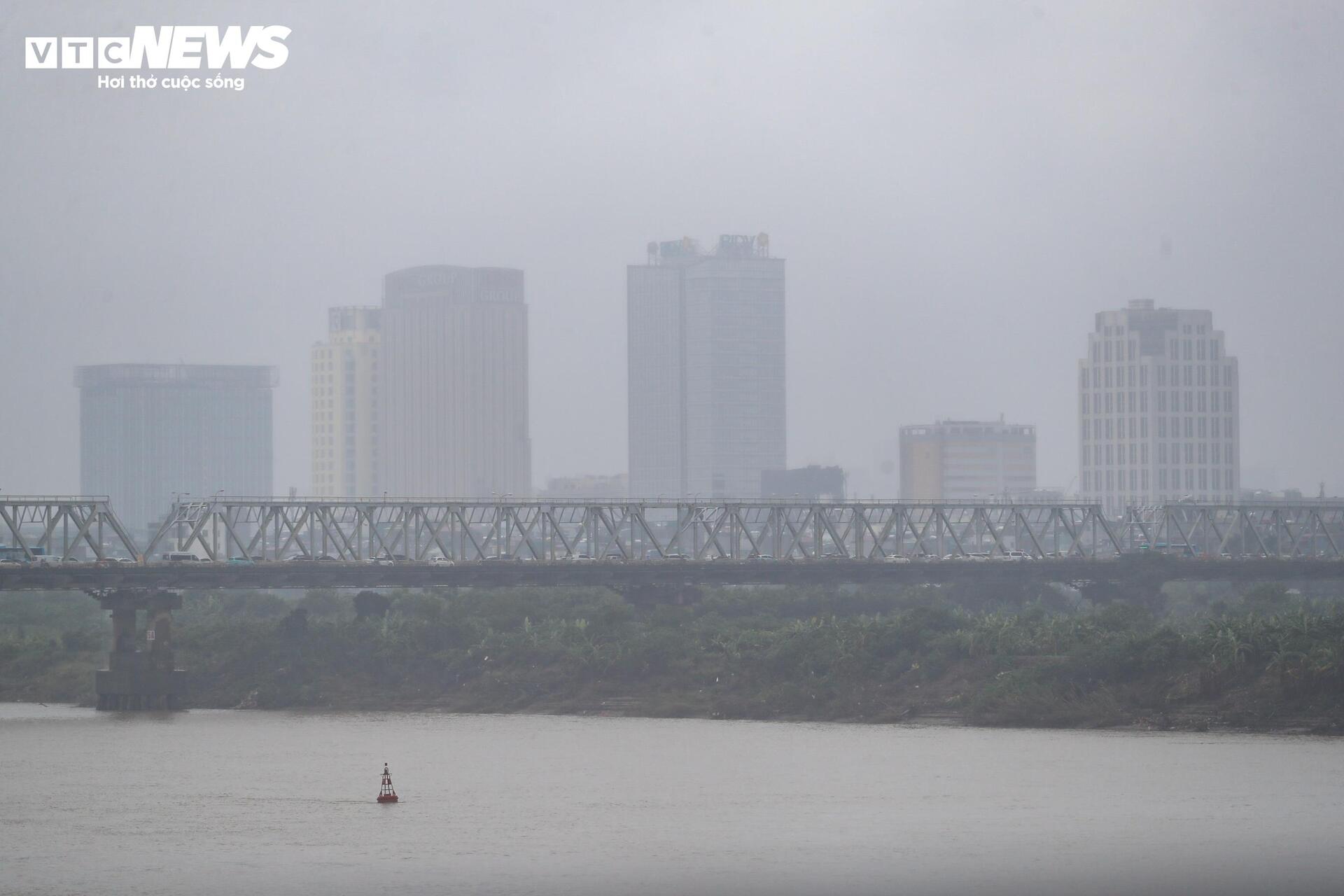 Người Hà Nội vất vả mưu sinh trong ngày mưa phùn, gió lạnh tăng cường- Ảnh 5. Người Hà Nội vất vả mưu sinh trong ngày mưa phùn, gió lạnh tăng cường- Ảnh 5.