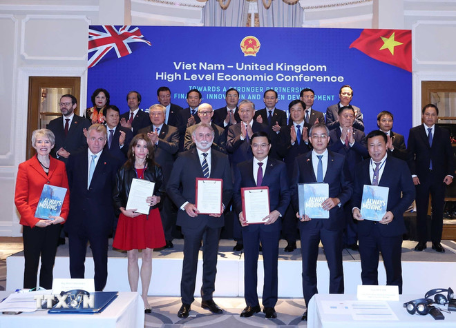 Tổng Bí thư chứng kiến trao hơn 20 thỏa thuận hợp tác Việt Nam - Anh trị giá hàng chục tỉ USD- Ảnh 3. Tổng Bí thư chứng kiến trao hơn 20 thỏa thuận hợp tác Việt Nam - Anh trị giá hàng chục tỉ USD- Ảnh 3.