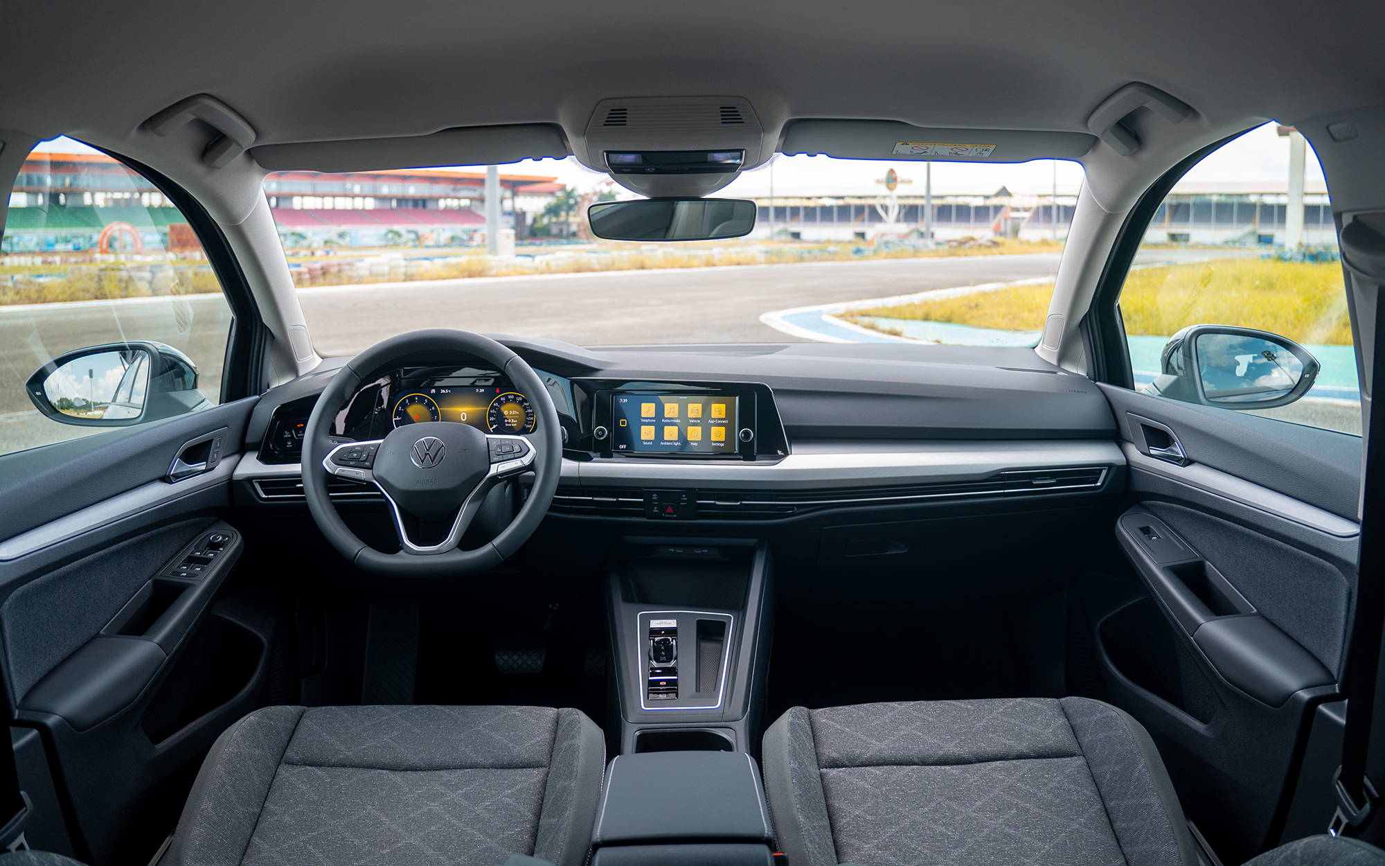 Volkswagen Golf ra mắt Việt Nam: Giá từ 798 triệu đồng, 6 phiên bản, mạnh nhất gần 320hp, thách thức Civic- Ảnh 12. Volkswagen Golf ra mắt Việt Nam: Giá từ 798 triệu đồng, 6 phiên bản, mạnh nhất gần 320hp, thách thức Civic- Ảnh 12.