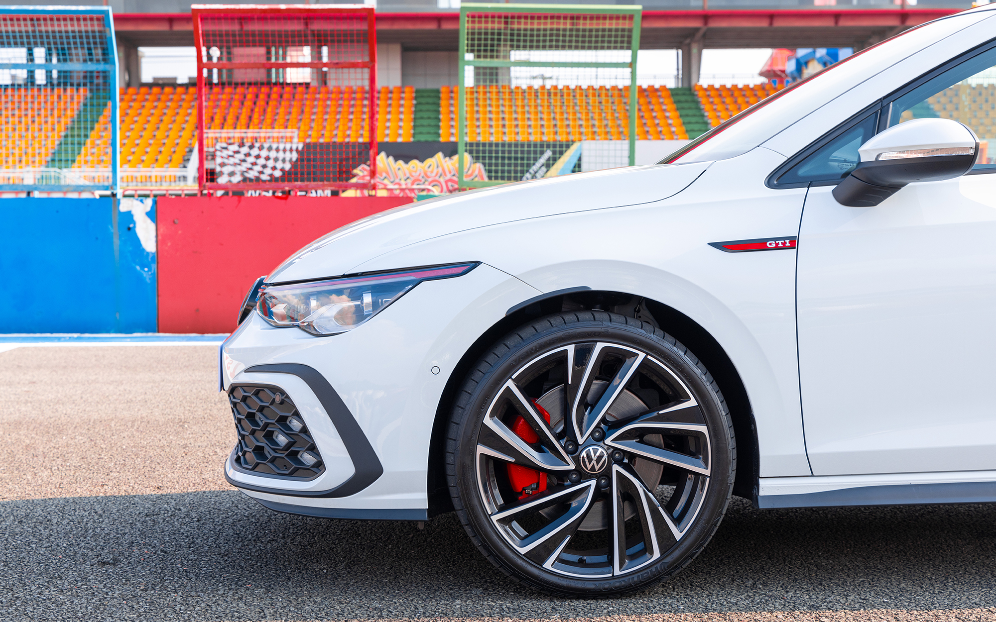 Volkswagen Golf ra mắt Việt Nam: Giá từ 798 triệu đồng, 6 phiên bản, mạnh nhất gần 320hp, thách thức Civic- Ảnh 3. Volkswagen Golf ra mắt Việt Nam: Giá từ 798 triệu đồng, 6 phiên bản, mạnh nhất gần 320hp, thách thức Civic- Ảnh 3.