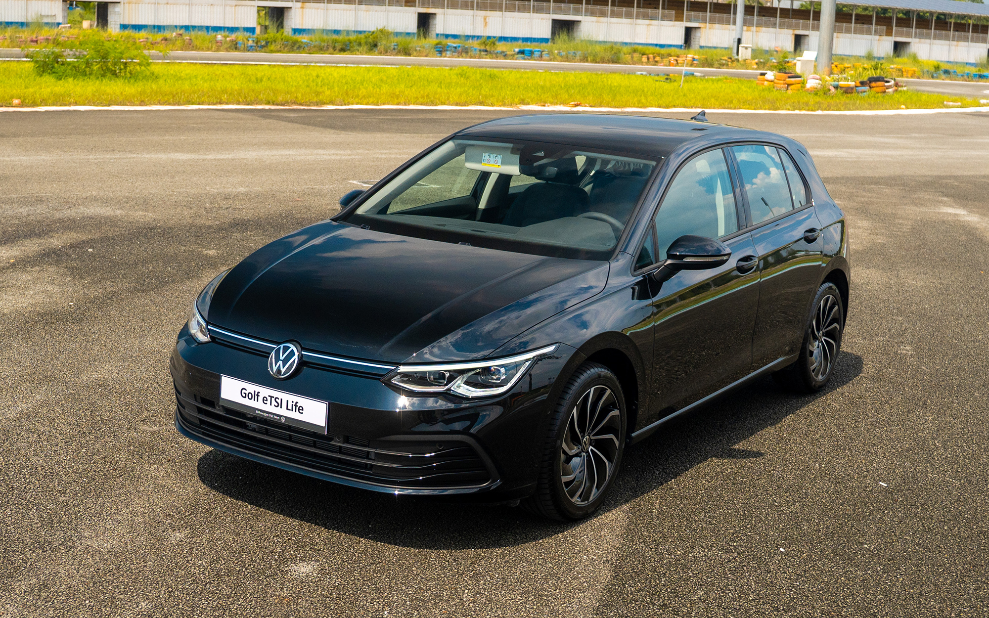 Volkswagen Golf ra mắt Việt Nam: Giá từ 798 triệu đồng, 6 phiên bản, mạnh nhất gần 320hp, thách thức Civic- Ảnh 9. Volkswagen Golf ra mắt Việt Nam: Giá từ 798 triệu đồng, 6 phiên bản, mạnh nhất gần 320hp, thách thức Civic- Ảnh 9.