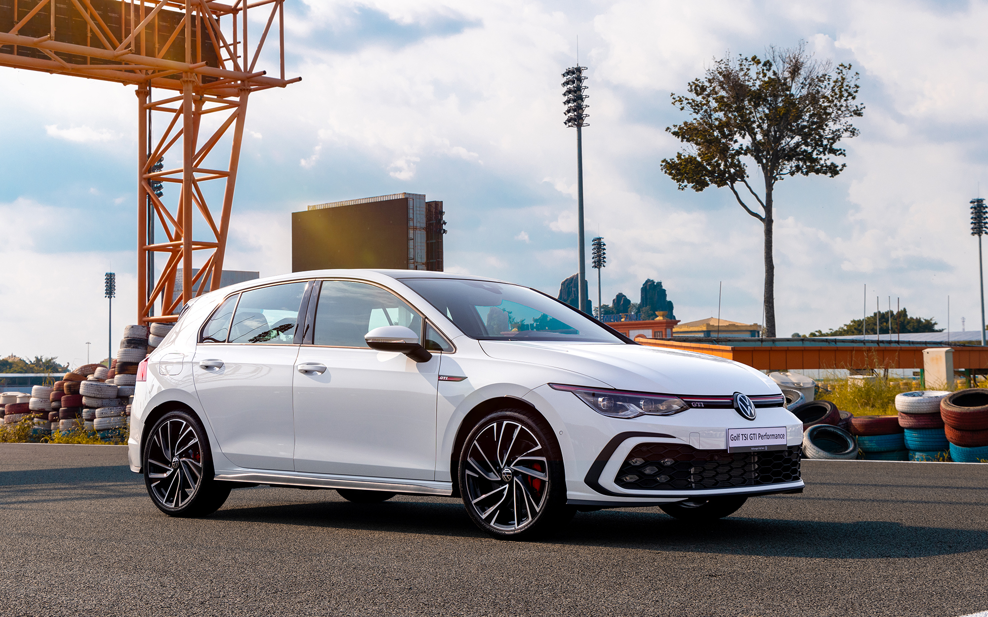 Volkswagen Golf ra mắt Việt Nam: Giá từ 798 triệu đồng, 6 phiên bản, mạnh nhất gần 320hp, thách thức Civic- Ảnh 7. Volkswagen Golf ra mắt Việt Nam: Giá từ 798 triệu đồng, 6 phiên bản, mạnh nhất gần 320hp, thách thức Civic- Ảnh 7.