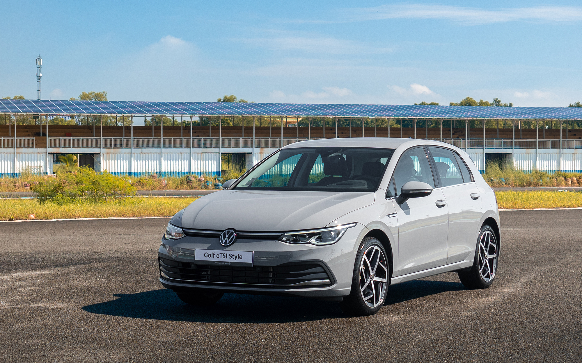 Volkswagen Golf ra mắt Việt Nam: Giá từ 798 triệu đồng, 6 phiên bản, mạnh nhất gần 320hp, thách thức Civic- Ảnh 8. Volkswagen Golf ra mắt Việt Nam: Giá từ 798 triệu đồng, 6 phiên bản, mạnh nhất gần 320hp, thách thức Civic- Ảnh 8.