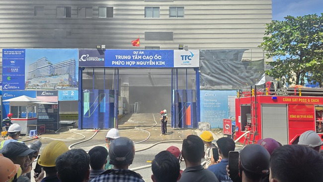 Cháy tại công trường cao ốc phức hợp Nguyễn Kim, hàng trăm công nhân sơ tán khẩn cấp- Ảnh 7.