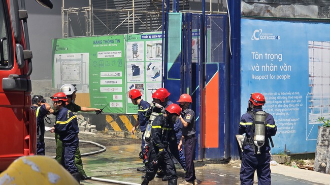 Cháy tại công trường cao ốc phức hợp Nguyễn Kim, hàng trăm công nhân sơ tán khẩn cấp- Ảnh 5.
