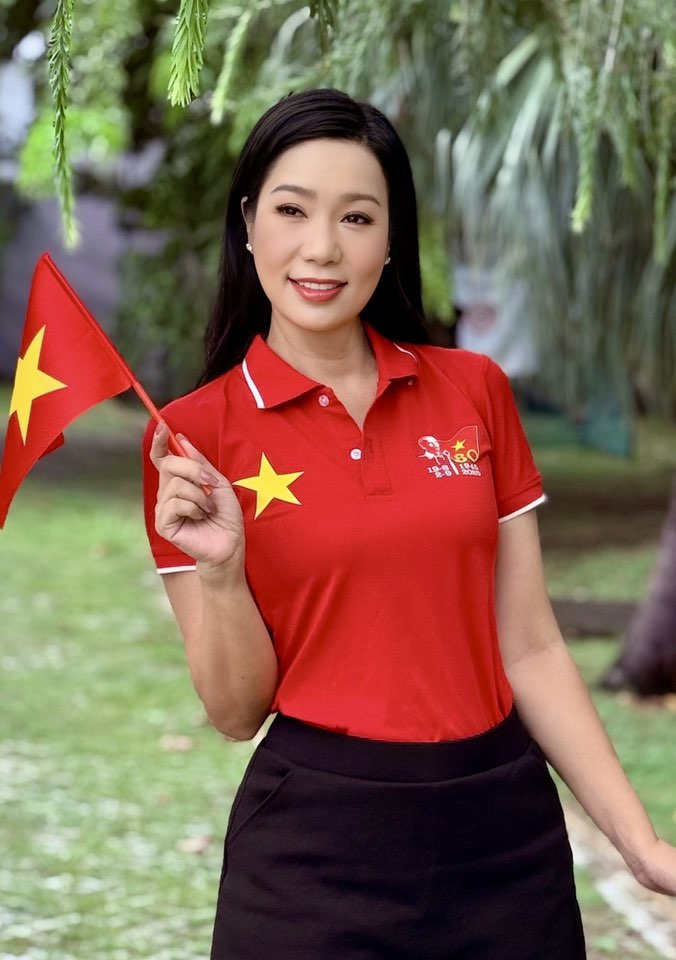 Nữ NSND là Phó Chủ tịch, vừa đỗ lớp Tiến sĩ: Hôn nhân viên mãn, 54 tuổi vẫn trẻ trung, body quyến rũ- Ảnh 5.