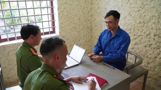 Bắt tạm giam "thầy giáo" Nguyễn Mạnh Tuân- Ảnh 1. Bắt tạm giam "thầy giáo" Nguyễn Mạnh Tuân- Ảnh 1.