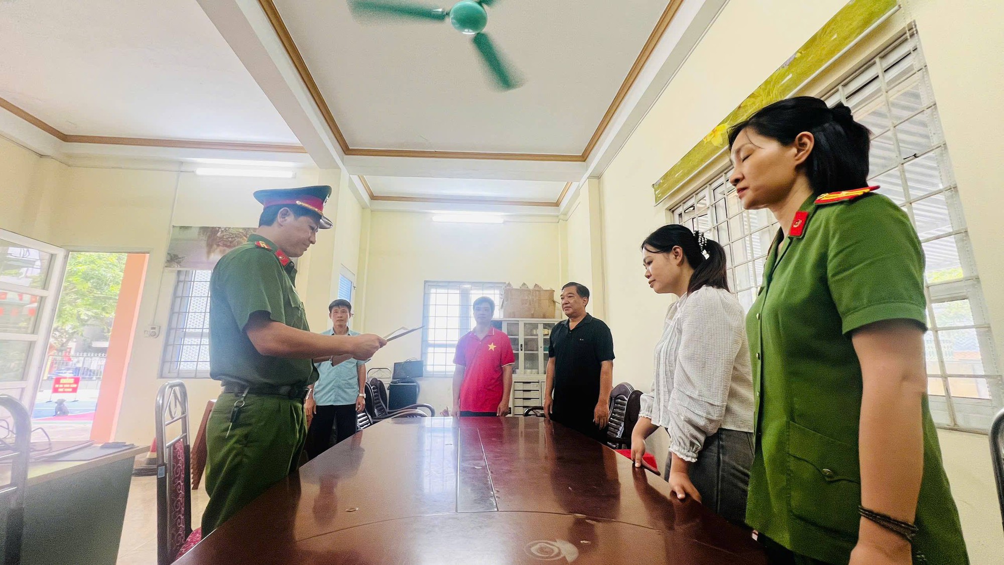 Khám xét nơi ở, khởi tố kế toán Phạm Thị Thủy- Ảnh 1.