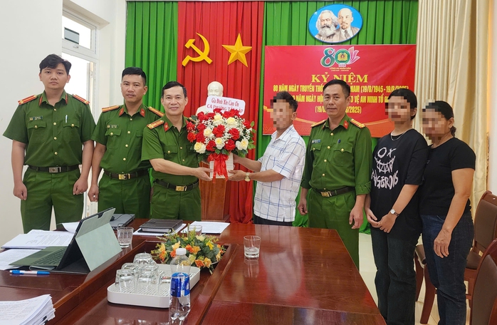 Đấu tranh tâm lý bất thành, nữ sinh viên bị "bắt cóc online" từ Đắk Lắk xuống TP HCM- Ảnh 1. Đấu tranh tâm lý bất thành, nữ sinh viên bị "bắt cóc online" từ Đắk Lắk xuống TP HCM- Ảnh 1.