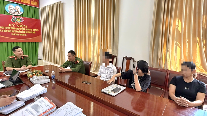 Đấu tranh tâm lý bất thành, nữ sinh viên bị "bắt cóc online" từ Đắk Lắk xuống TP HCM- Ảnh 4. Đấu tranh tâm lý bất thành, nữ sinh viên bị "bắt cóc online" từ Đắk Lắk xuống TP HCM- Ảnh 4.