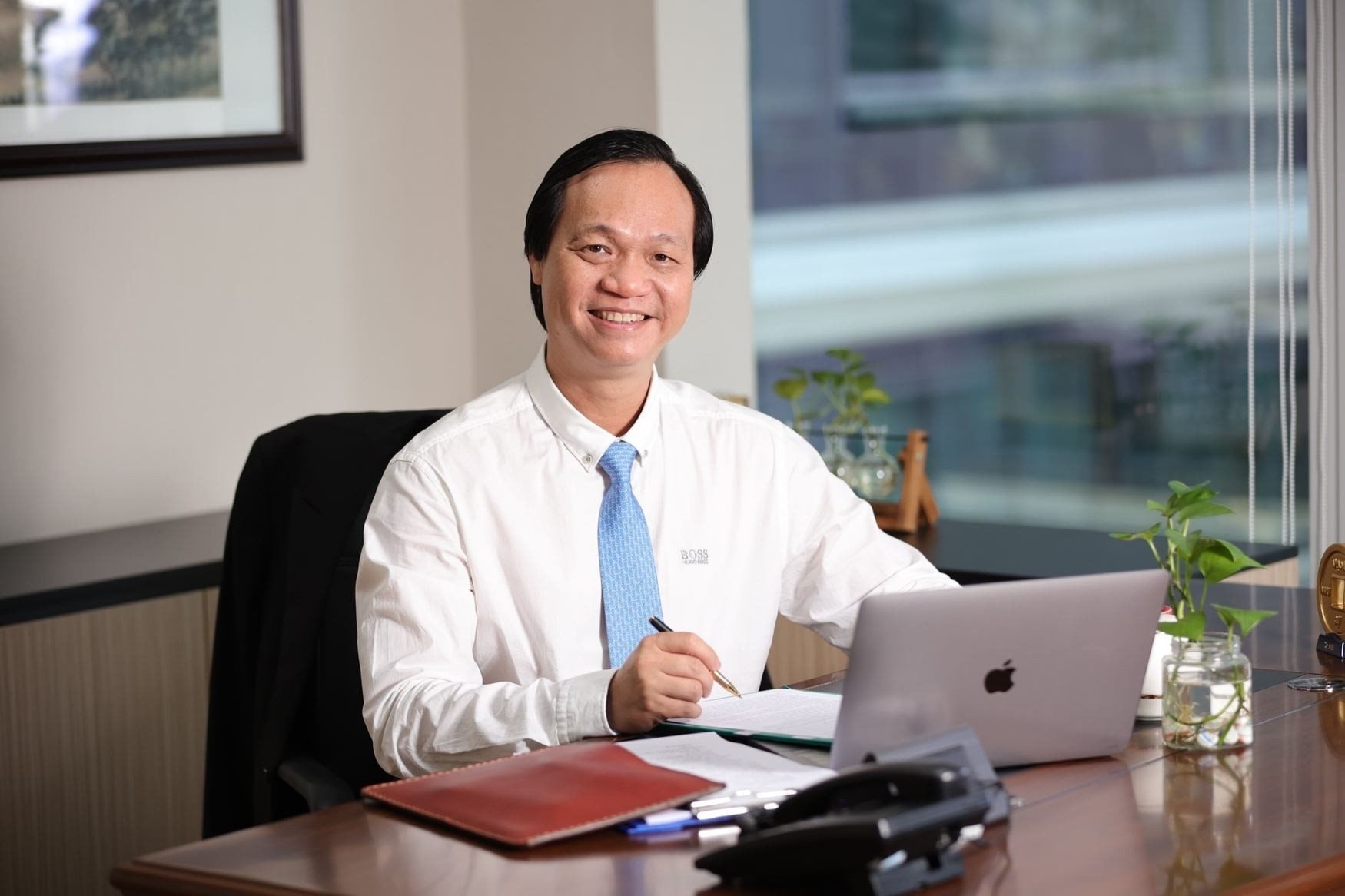CEO 1 trong những DN bất động sản lớn nhất sàn chứng khoán nhận cảnh báo tạm hoãn xuất cảnh từ
Thuế TP.HCM vì công ty nợ thuế- Ảnh 1.