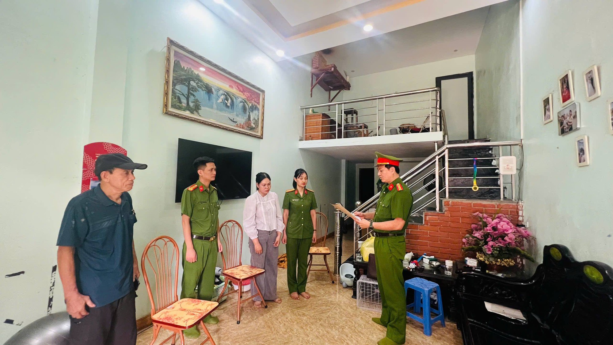 Khám xét nơi ở, khởi tố kế toán Phạm Thị Thủy- Ảnh 2.