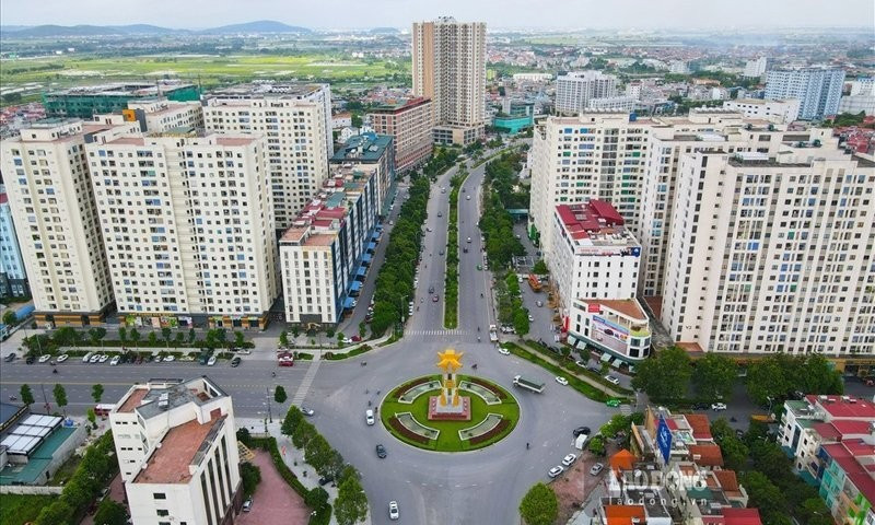 Công an kiểm tra việc nhận tiền cọc, thu tiền chênh mua bán nhà ở xã hội- Ảnh 1.