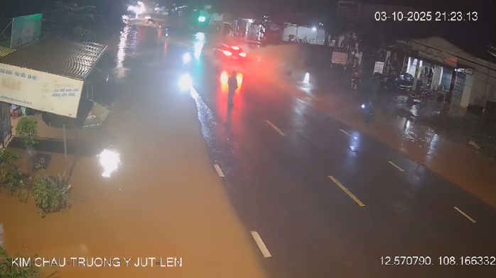 Người phụ nữ lái xe chạy tốc độ cao, tông Chủ tịch xã đang điều tiết giao thông tử vong- Ảnh 1.