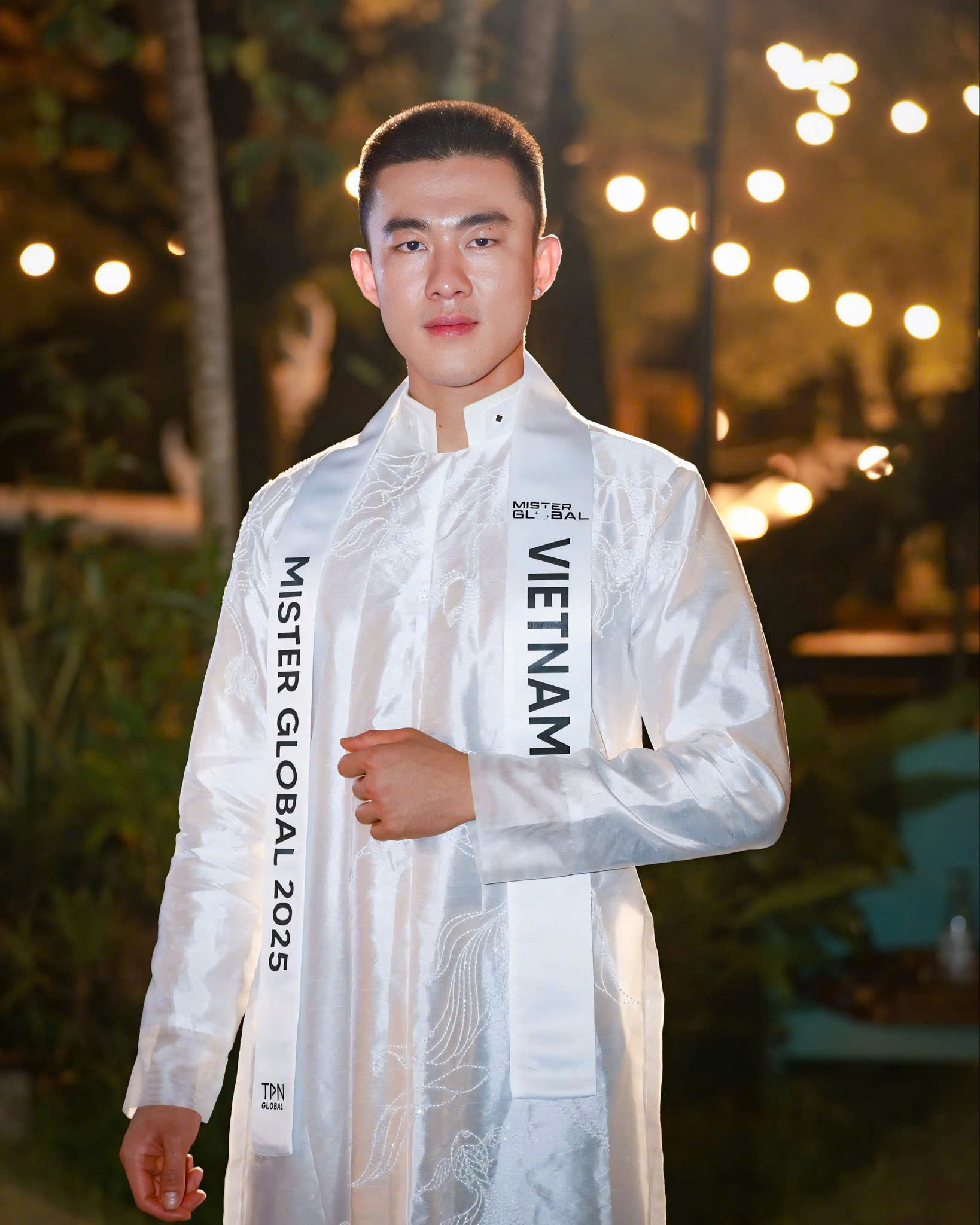 Trưởng phòng kinh doanh sinh năm 1999 tự tin chinh chiến đấu trường quốc tế, chia sẻ trải nghiệm "chạy sô" có một không hai- Ảnh 1. Trưởng phòng kinh doanh sinh năm 1999 tự tin chinh chiến đấu trường quốc tế, chia sẻ trải nghiệm "chạy sô" có một không hai- Ảnh 1.