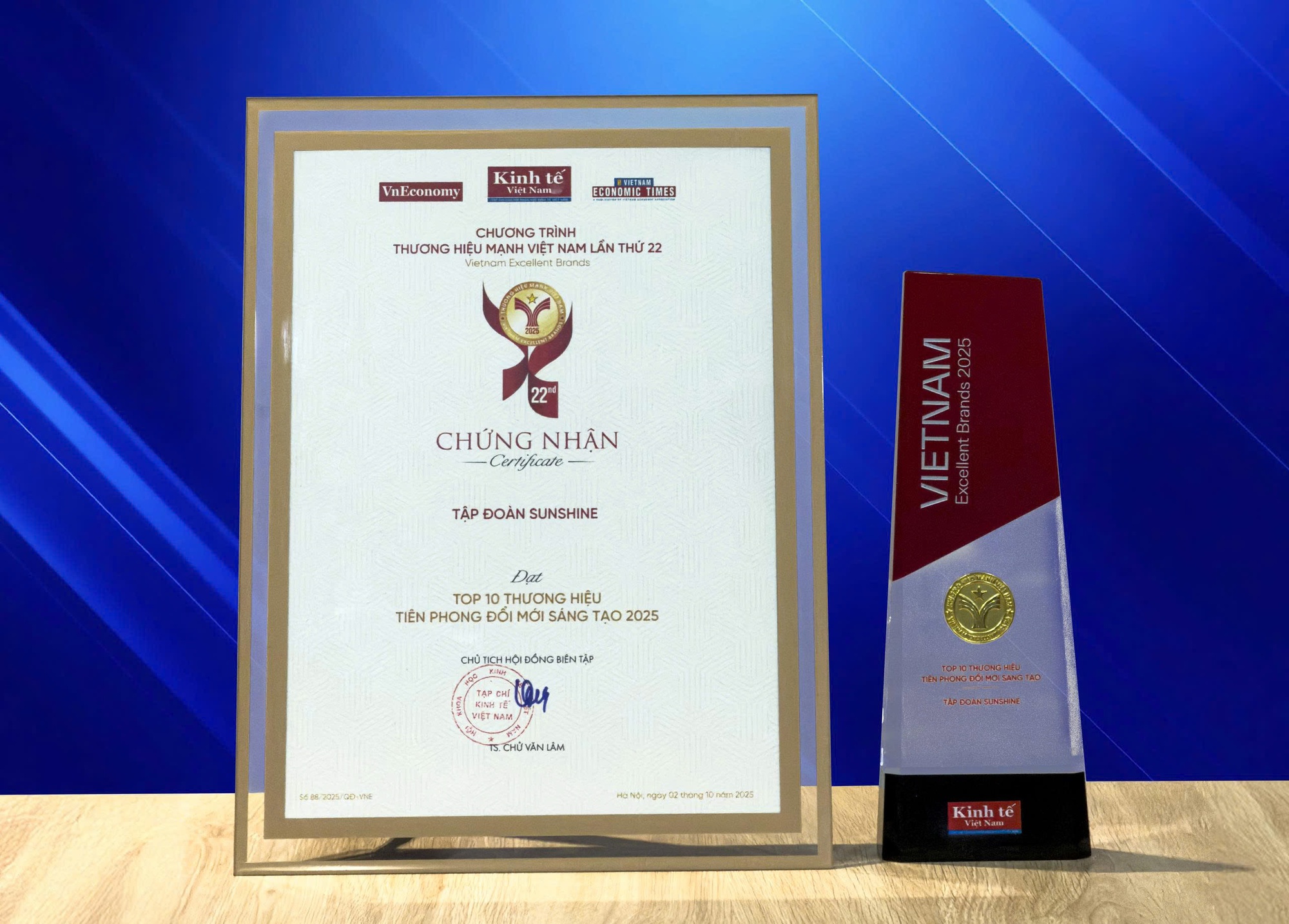 Sunshine Group được vinh danh Top 10 Thương hiệu Tiên phong Đổi mới sáng tạo 2025- Ảnh 1. Sunshine Group được vinh danh Top 10 Thương hiệu Tiên phong Đổi mới sáng tạo 2025- Ảnh 1.