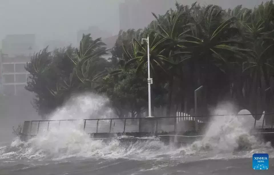 Bão Matmo đã càn quét Trung Quốc, gió giật 151km/h, đánh bay mọi thứ: Những hình ảnh cho thấy sự kinh hoàng- Ảnh 2. Bão Matmo đã càn quét Trung Quốc, gió giật 151km/h, đánh bay mọi thứ: Những hình ảnh cho thấy sự kinh hoàng- Ảnh 2.