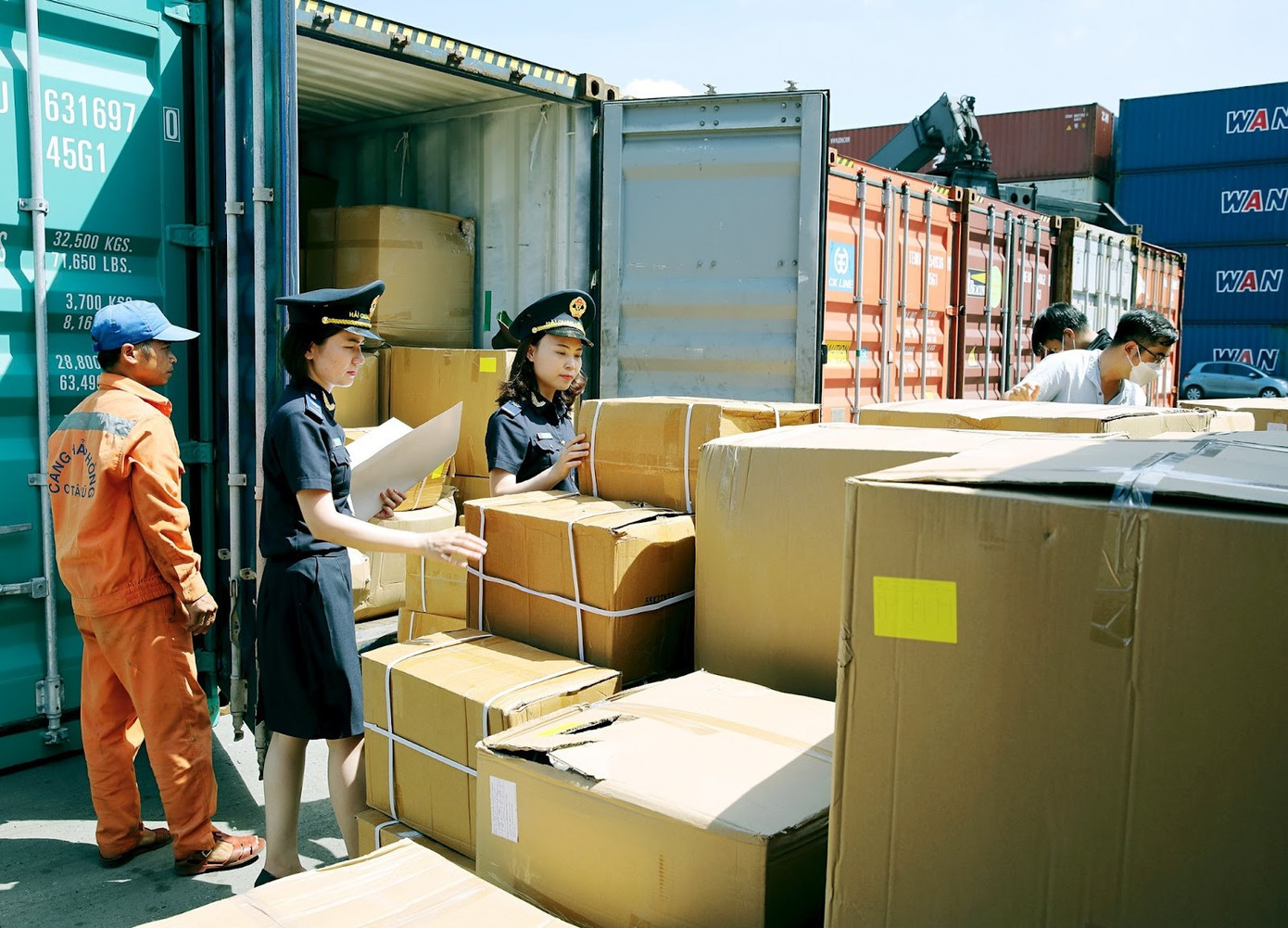 Đề xuất tạm hoãn xuất cảnh nhiều giám đốc doanh nghiệp FDI- Ảnh 1.