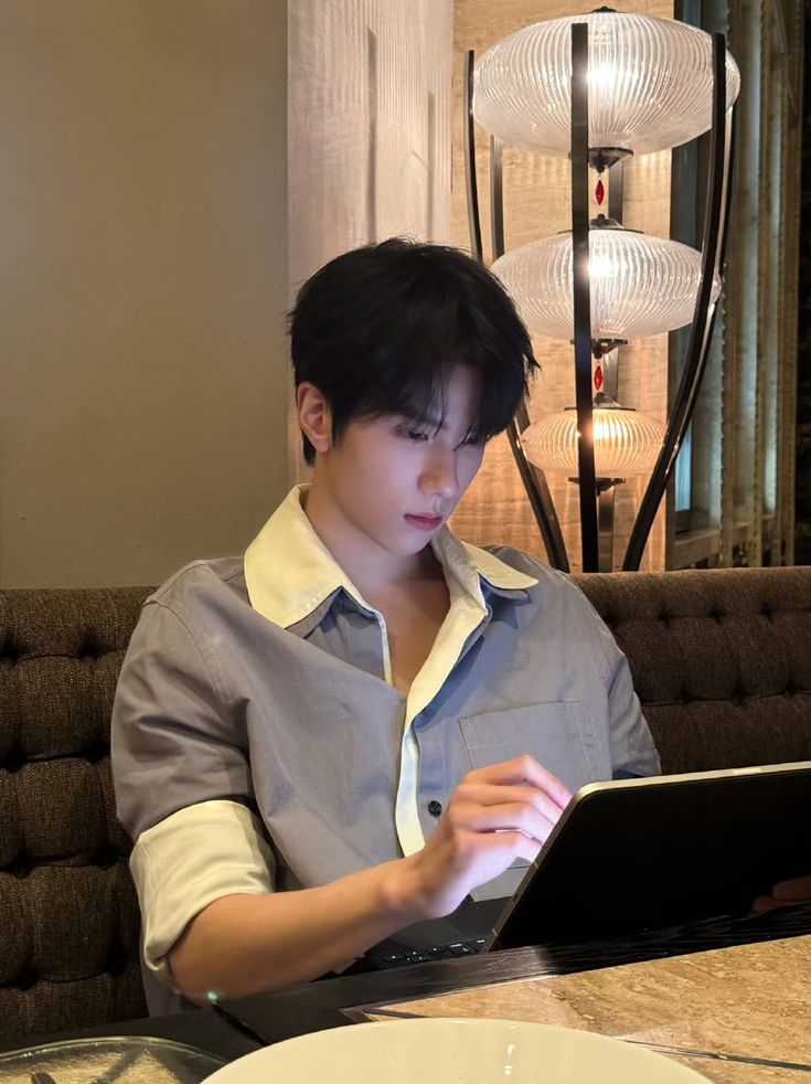 Không phải cứ tăng lương là giàu- Ảnh 1.