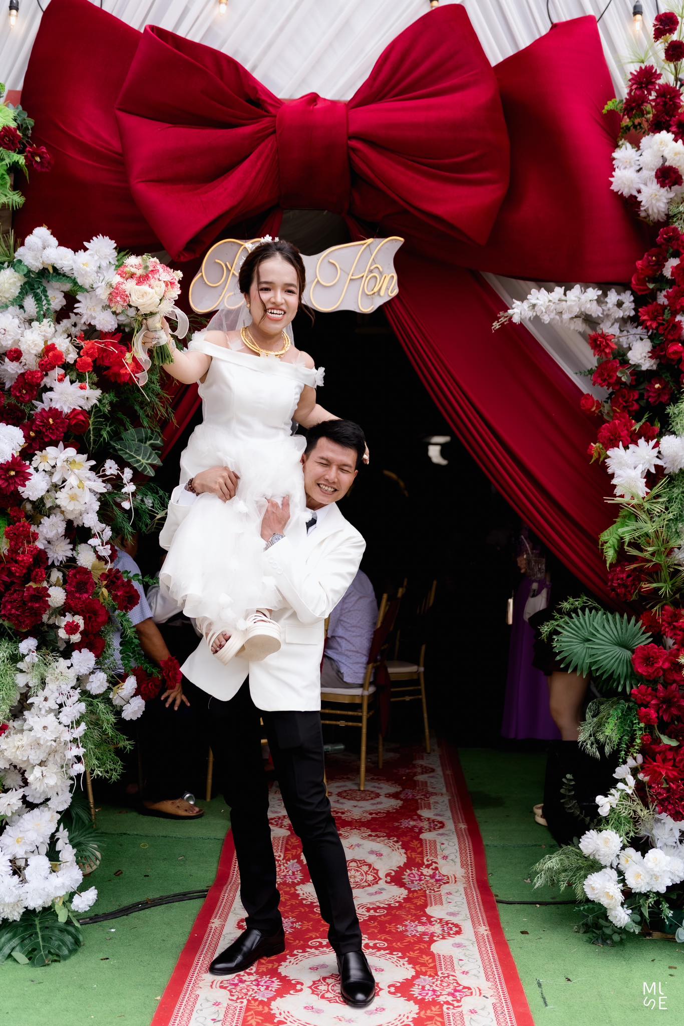 Một lòng muốn cưới cô gái 1m25, chàng trai bị mẹ vợ tương lai lắp camera theo dõi gần 1 năm và cái kết- Ảnh 4. Một lòng muốn cưới cô gái 1m25, chàng trai bị mẹ vợ tương lai lắp camera theo dõi gần 1 năm và cái kết- Ảnh 4.